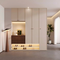 Meuble à chaussures gris flottant et tendance avec bandes LED pour l'entrée d'une maison contemporaine et la décoration intérieure