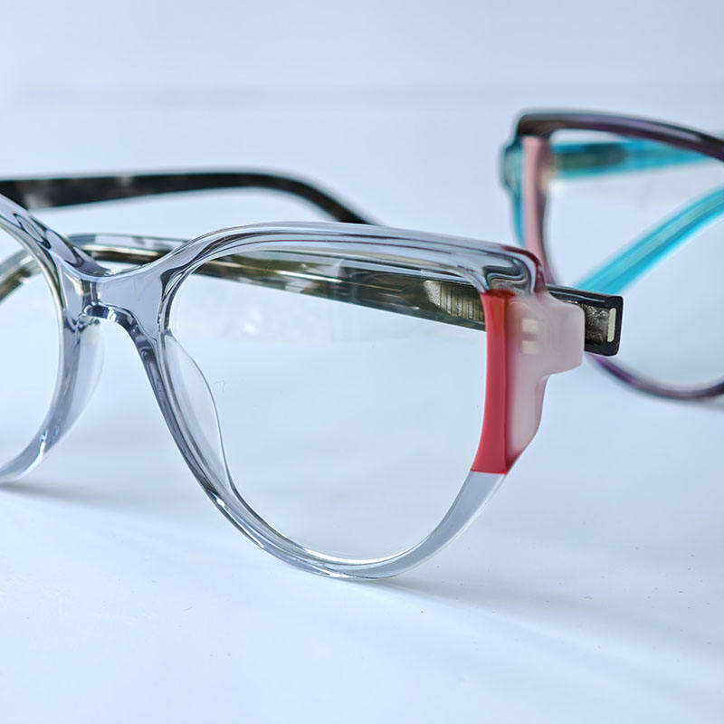 สีเทาใส