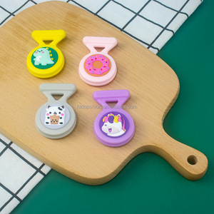 Broche cachée de <span class=keywords><strong>dessin</strong></span> <span class=keywords><strong>animé</strong></span> mignon pour étui AirTag avec épingle de sûreté, étui étanche pour traqueur GPS adapté aux enfants, sac à dos, bagages - Product Image 6