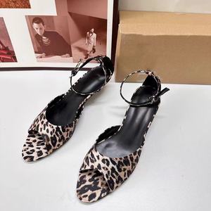 Nuevo 2024 verano moda estampado de leopardo punta abierta tacón flaco correa trasera baja <span class=keywords><strong>zapatos</strong></span> de <span class=keywords><strong>mujer</strong></span> boca de pescado sandalias con correa de una línea - Product Image 1