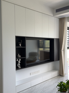 Console TV murale moderne minimaliste bicolore bois clair et blanc avec étagères ouvertes doubles latérales et TV encastrée - Product Image 2