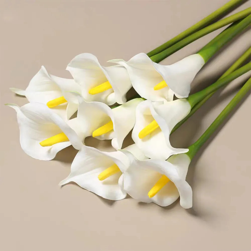 การจัดช่อดอกไม้แต่งงานสีขาวสีม่วงสัมผัสจริงลิลลี่ประดิษฐ์พืชดอกไม้ขายส่ง Pu Calla ลิลลี่หลอดไฟ