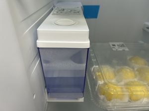 Réfrigérateur côte à côte avec porte en verre noir, distributeur d'eau, grande capacité, faible niveau sonore, avec tiroirs de rangement - Product Image 5