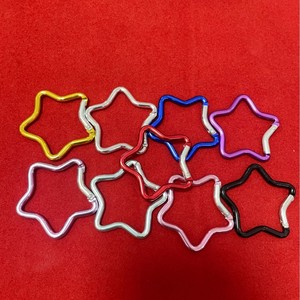 Llavero con Mosquetón de Cinco Puntas, Aleación de Aluminio, Alambre de Acero de 4 cm, Colorido, Uso Universal - Product Image 1