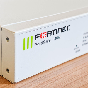 ไฟร์วอลล์ FortiGate FG-120G สำหรับองค์กร อุปกรณ์รักษาความปลอดภัยเครือข่าย 10 กิกะบิต SFP Uplinks SDWAN VPN ป้องกันภัยคุกคาม FG-120G - Product Image 1
