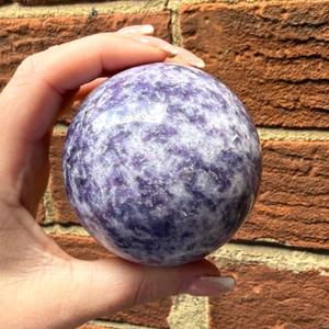 Esfera de Cristal de Mica Lepidolita Púrpura Pulida Natural al por Mayor para Sanación y Decoración del Hogar - Product Image 5