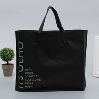 Sac en plastique réutilisable robuste en LDPE avec soufflets latéraux et poignée boucle pour vêtements, personnalisable