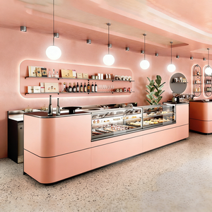 Scaffale espositivo a struttura verticale con linee d'arco, in stile rustico e accogliente, per negozio di specialità - Product Image 1