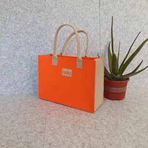 Produk wajib dimiliki untuk kegiatan promosi: desain gratis dengan gambar IP perusahaan bermotif pada tas tangan