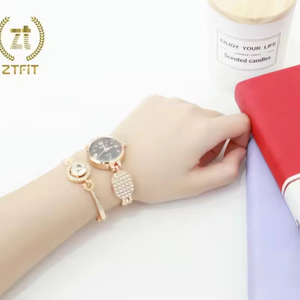 Ensemble de montres intelligentes 7 en 1 Relojes Inteligentes <span class=keywords><strong>Series9</strong></span> N + 1 Montre intelligente S9 Bracelet de mode pour femmes Collier Boucles d'oreilles Montre en diamant - Product Image 1