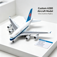 Maquette d'exposition Airbus A380 China Southern Airlines avec carrosserie blanche, aile arrière bleue, logo rouge Kapok, quatre moteurs et train d'atterrissage