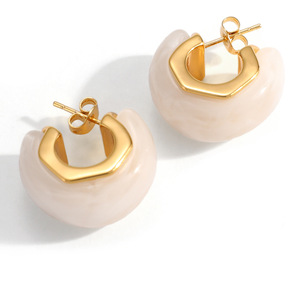 Pendientes Huggie en Forma de C, Chapados en Oro de 18K, Incrustaciones de Resina, Diseño Geométrico, para Uso Diario - Product Image 5