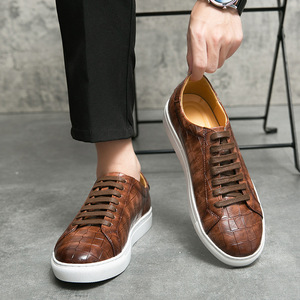 Scarpe Casual da Uomo in Pelle di Coccodrillo, Basse con Lacci, Comode e Antiscivolo per Attività all'Aperto e Quotidiane - Product Image 1