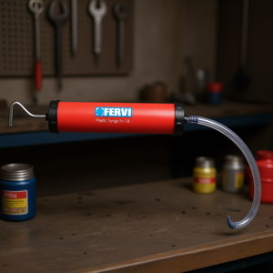 Seringue en plastique Fervi pour huile 500 ml avec tuyau et crochet - Product Image 3
