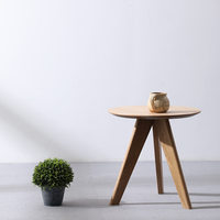 Petite table basse en bois de couleur naturelle, simple et créative, petite table ronde blanche. Table d'angle polyvalente pour le salon.