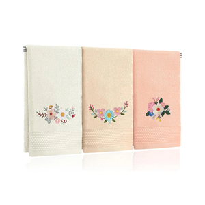 Ensembles de serviettes de bain en coton 100% tricoté, séchage rapide, personnalisables en gros pour hôtels et spas, qualité supérieure avec logo brodé - Product Image 4