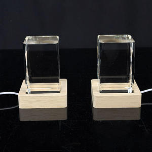 Presentes de Lembrança Cubo de Cristal Peso de Papel Base de Luz LED de Madeira Cubo Gravado a Laser 3D - Product Image 4