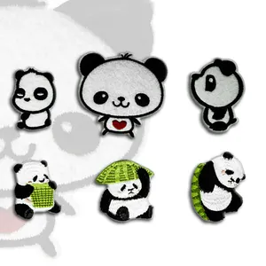 Adesivi per ricamo di migliore qualità animali dei cartoni animati che indossano cappelli Panda Factory abbigliamento Patch Cloth