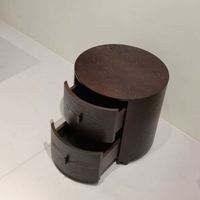 Elegante y Funcional Mesita de Noche Moderna y Atemporal de Estilo Inglés en Madera Negra con Cajón, Diseño Clásico, Duradera, para Uso en Hoteles