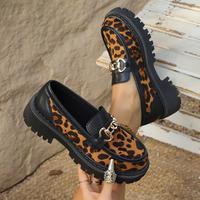 Chaussures plates léopard pour femmes en gros, mocassins sexy à chaîne décorative, mules confortables à boucle Mary Jane, chaussures de luxe pour femmes