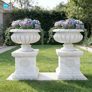 Vasos de Flores Decorativos de Mármore Branco Baratos Feitos à Mão para Jardim de Villa Europeia com Base - Product Image 1