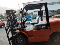 Harga Pabrik Merek HELI CPCD50 Mesin Logistik Forklift Diesel 5 Ton Bertenaga Tinggi dengan Tinggi Angkat 5m