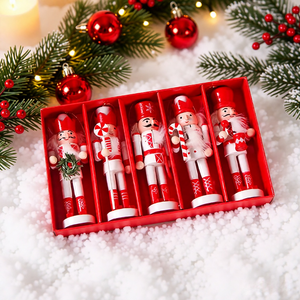 Vente en gros de pendentifs <span class=keywords><strong>casse</strong></span>-noisettes en bois faits à la main de 13 cm avec impression couleur intégrale, marque Ziyu, classique pour la décoration de Noël - Product Image 1