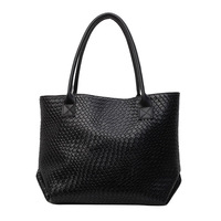 Sac fourre-tout en cuir PU texturé noir pour femme, fermeture éclair, doublure en polyester, grande capacité, sac à main décontracté tendance streetwear