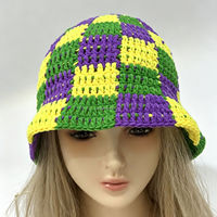 Chapeau Bob en Crochet pour Femme, Rayures Violettes, Vertes et Dorées, Bord Volanté, Idéal pour le Mardi Gras, les Festivals et les Costumes de Fête