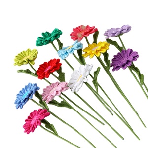 Grande fleur <span class=keywords><strong>de</strong></span> <span class=keywords><strong>Gerbera</strong></span> tissée branche <span class=keywords><strong>de</strong></span> chrysanthème africain double feuilles une est aussi très belle - Product Image 1