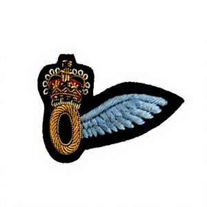 Insignias bordadas a mano con cuentas y imán para coser en chaquetas, sombreros y uniformes oficiales. - Product Image 1