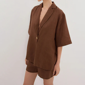 Conjuntos personalizados de Color sólido con cuello en V de manga corta, Tops sueltos, pantalones cortos de verano para mujer, conjuntos de ropa de algodón de lino 100% de 2 piezas - Product Image 2