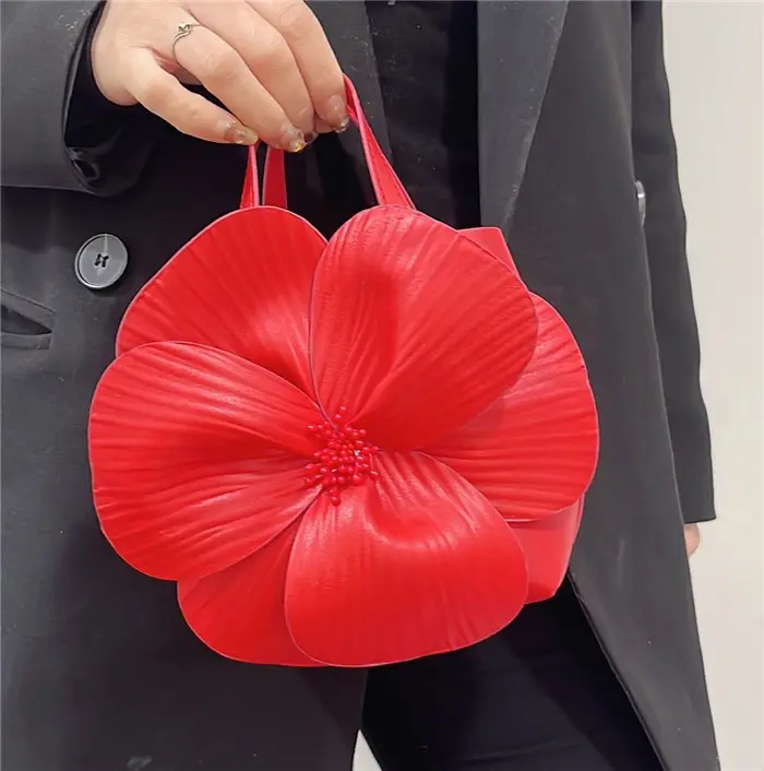 महिलाओं के लिए नया आगमन फ्रेंच स्टाइल फ्लोरल टोट बैग क्रिएटिव फ्लावर डिज़ाइन हैंडबैग सिंगल शोल्डर क्रॉसबॉडी चेन बैग के साथ