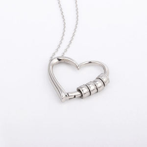 Collier en acier inoxydable plaqué or 14 carats personnalisable avec initiale gravée au laser, motif nœud d'amour éternel, vente en gros - Product Image 4