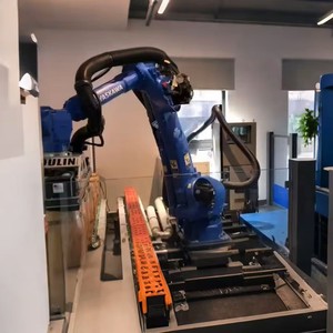 Robot industriel GP400 à haute capacité de charge, bras robotisé 6 axes pour préhension et placement, capacité de charge de 400 kg, moteur central de robot de soudage 2942 mm - Product Image 3