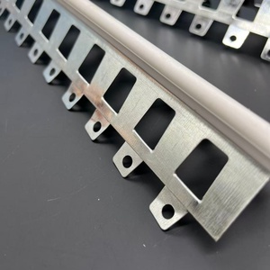 Profilé d'<span class=keywords><strong>angle</strong></span> en <span class=keywords><strong>PVC</strong></span> à perforations pré-établies toutes les 2 cm, avec <span class=keywords><strong>angle</strong></span> en métal robuste, directement de l'usine - Product Image 1