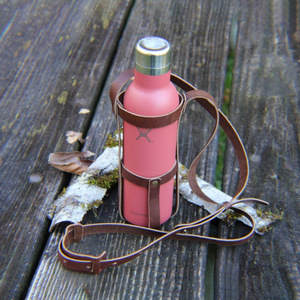Correa de cuero para botella de agua, bolsa portátil para botella de agua para exteriores, funda aislante simple y universal para botella de agua. - Product Image 1
