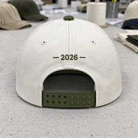 Casquettes de baseball personnalisées vert olive pour mariage, bicolores en coton avec broderie cursive, idéales pour les cadeaux d'invités de mariage