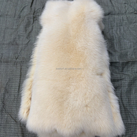 Peau de renard teinte beige pour vêtements, vente en gros