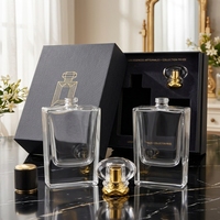 Vente en gros de flacons carrés polis personnalisables de 50 ml et 100 ml avec couvercle, flacons de parfum personnalisables avec étiquettes et boîtes d'emballage