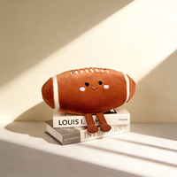 Cette adorable peluche de rugby en tissu doux est un cadeau idéal et une décoration confortable pour la maison, pour les fans de sport de tous âges.