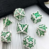 Lot de 7 dés polyédriques en métal personnalisés, forme carrée, pour DND RPG, écologiques, durables, gravés, haute qualité, avec logo personnalisé