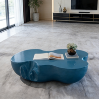 Table basse nordique minimaliste en fibre de verre laquée, grande table d'appoint sculpturale unique en forme de galet, mobilier d'intérieur