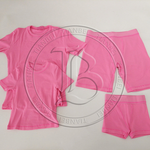 Abbigliamento di Marca Estivo per Donne, Set in Colori Vivaci, T-shirt a Maniche Corte e Pantaloncini con Risvolto, Completo 2 Pezzi Stile Femminile - Product Image 3