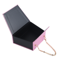 Boîte cadeau rectangulaire rose pailletée avec couvercle rabattable, sangle en chaîne dorée, logo personnalisé, emballage cosmétique haut de gamme