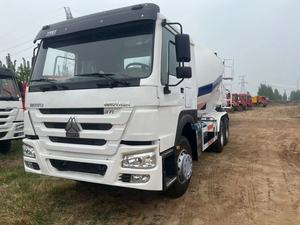 Camion malaxeur à béton SINO-TRUK HO-WO 6x4 d'occasion, camion-citerne à béton pour le transport de béton de construction - Product Image 2