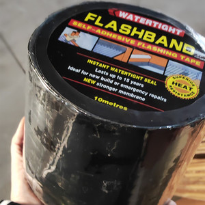 Bande d'étanchéité bitumineuse qui adhère fermement au <span class=keywords><strong>béton</strong></span>, à l'asphalte, au métal, aux panneaux de toiture, pour la réparation des fissures de surface routière et l'étanchéité des joints - Product Image 4