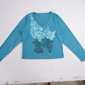 Camiseta de Manga Larga con Cuello en V y Estampado Floral de Mariposas, Corte Ajustado, Estilo Europeo Americano Vintage, Favorecedora y Versátil para Combinar en Capas - Product Image 6