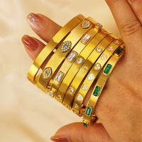 XIXI Bracelet Jonc Femme en Acier Inoxydable Plaqué Or 18K avec Cœur Trèfle à Quatre Feuilles, Zircon et Émail – Bijoux de Mode