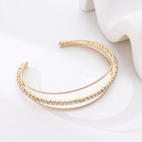 Bracelet en cristal à trois couches de style baroque brillant ; Bracelet minimaliste multi-couches ; Série classique à la mode.